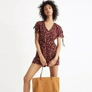 Madewell Floral  Romper Burgandy Size 6 Carnations Short Flutter Sleeve